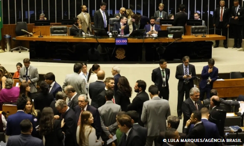 Câmara aprova ampliação gradual da licença-paternidade