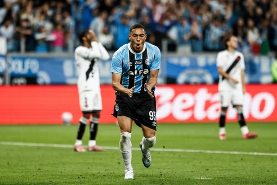 Grêmio vence o Vasco e se afasta da briga contra o Z-4 no Brasileirão