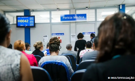 INSS cria comitê para reduzir fila de 2,8 milhões de pedidos