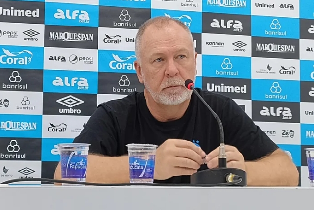 “A gente não queria ganhar”, ironiza Mano sobre decisão de poupar titulares do Grêmio