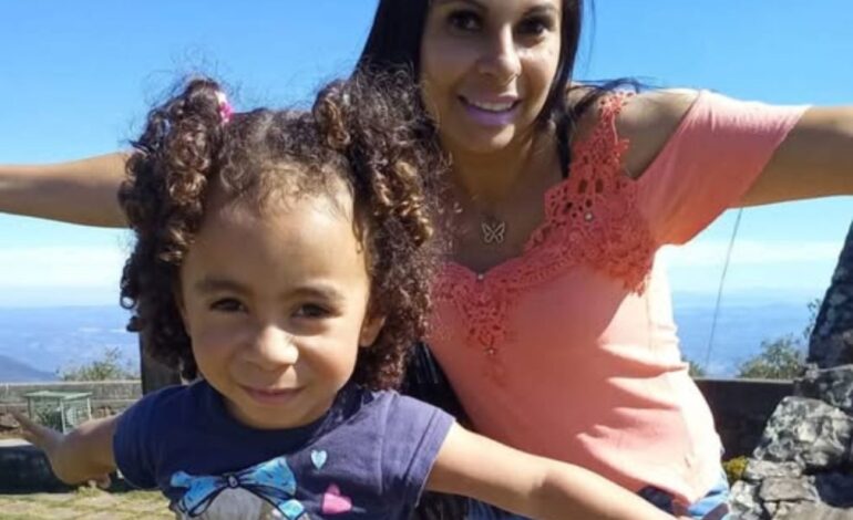 Homem mata esposa e filha de 5 anos em SC