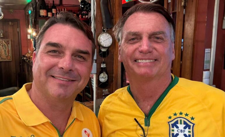 Flávio Bolsonaro afirma que pai o escolheu para ser candidato à Presidência em 2026