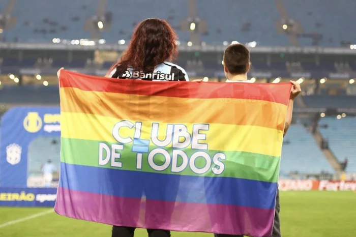 Grêmio se manifesta nas redes sociais após fala homofóbica de Abel Braga: “Temos orgulho de todos os nossos torcedores”