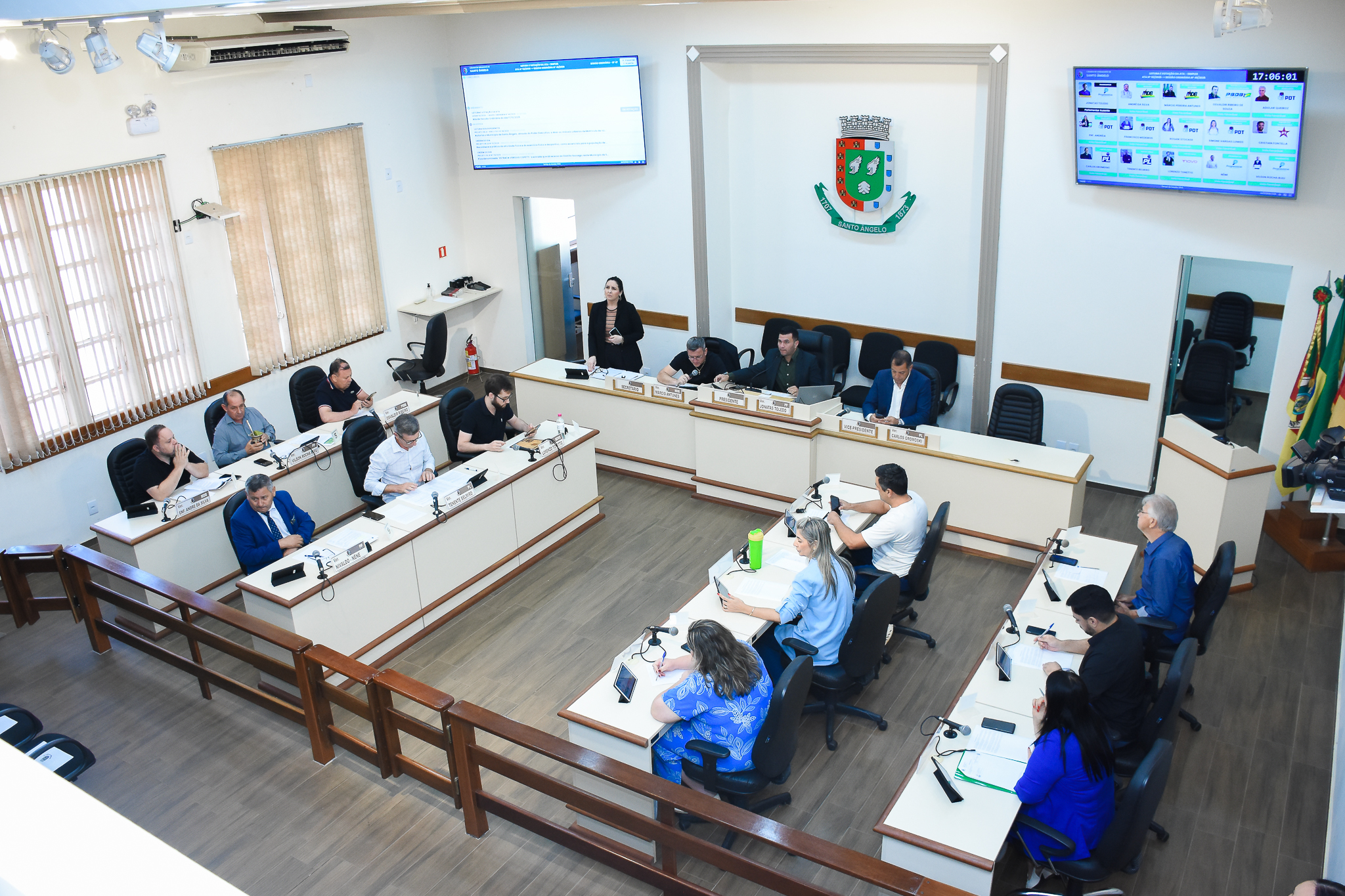 Com derrota iminente, Executivo retira projeto de reforma da previdência