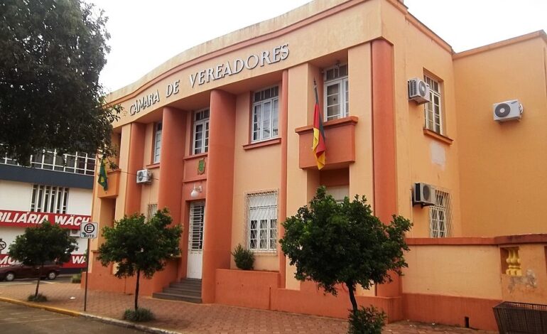 Notas da Administração e do Sindicato dos Professores ampliam divergências sobre o projeto de reforma previdenciária