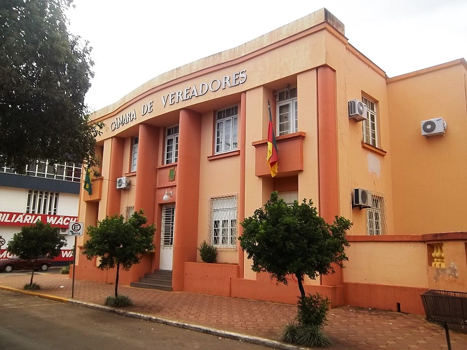 Notas da Administração e do Sindicato dos Professores ampliam divergências sobre o projeto de reforma previdenciária