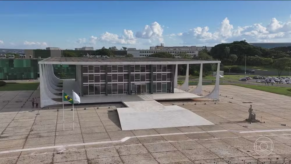 Lula autoriza reajuste de 8% aos servidores do Judiciário, mas veta novos aumentos