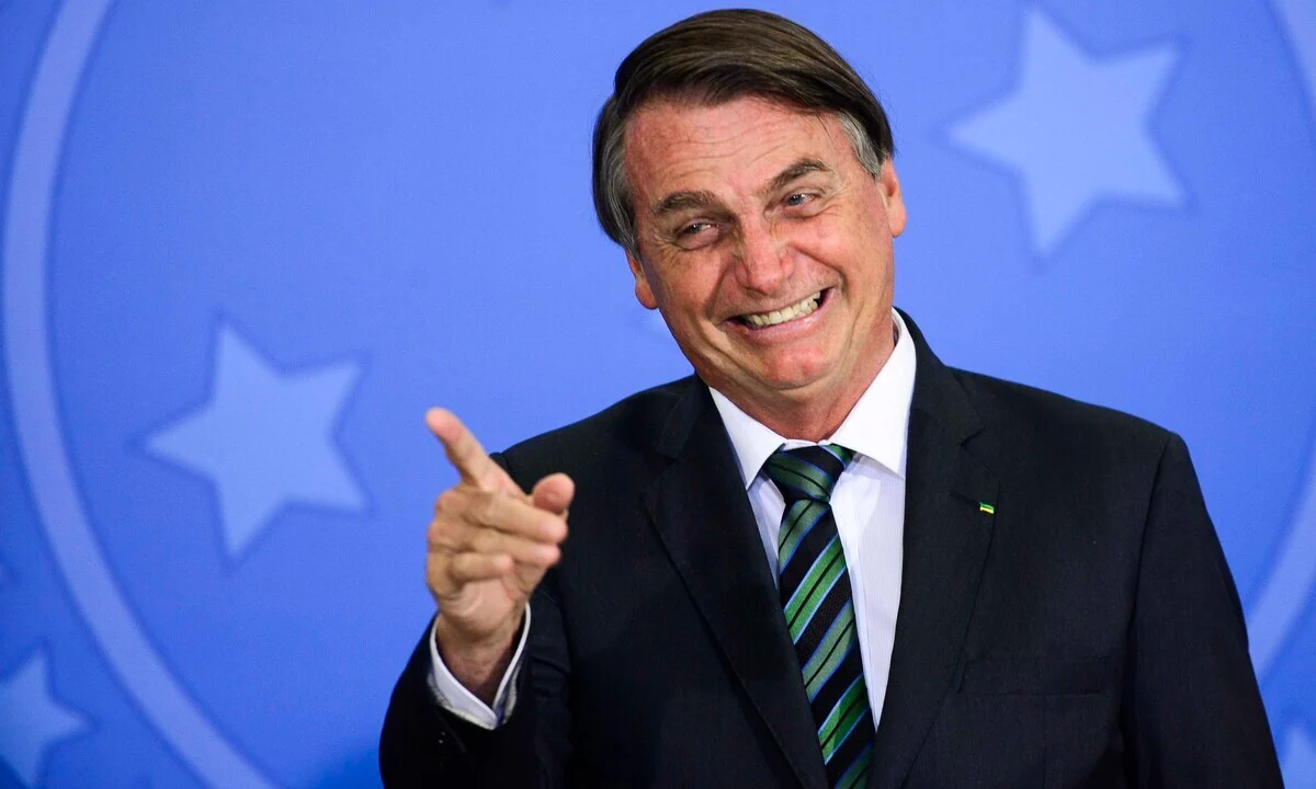 Bolsonaro será internado e passará por cirurgia após autorização de Moraes