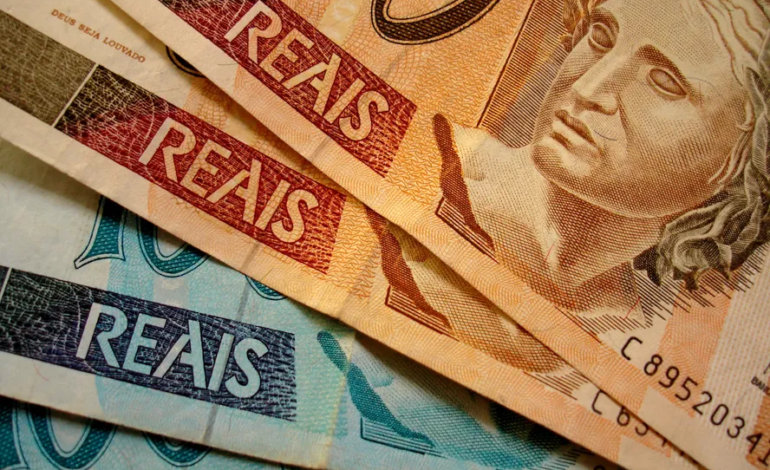 Governo oficializa salário mínimo de R$ 1.621 a partir de 2026