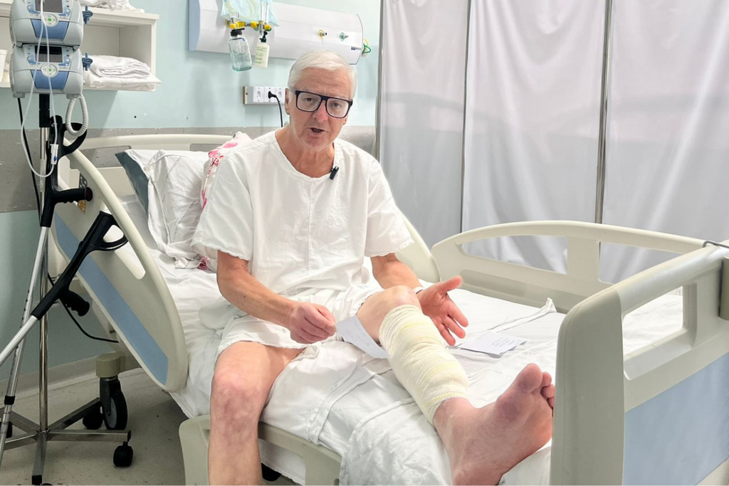 Sete meses após acidente causado por bola que saiu do estádio do Inter-SM, motociclista espera amputação da perna