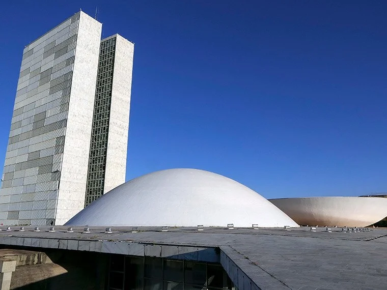 Comissão adia votação da PEC que reduz jornada para 40h e mantém 6×1