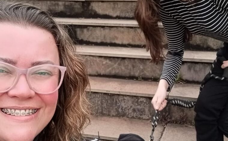 Treinada em casa, cadela Kiara ajuda menina de Santo Ângelo a monitorar o diabetes