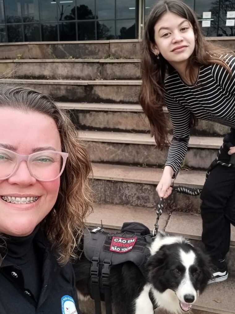 Treinada em casa, cadela Kiara ajuda menina de Santo Ângelo a monitorar o diabetes