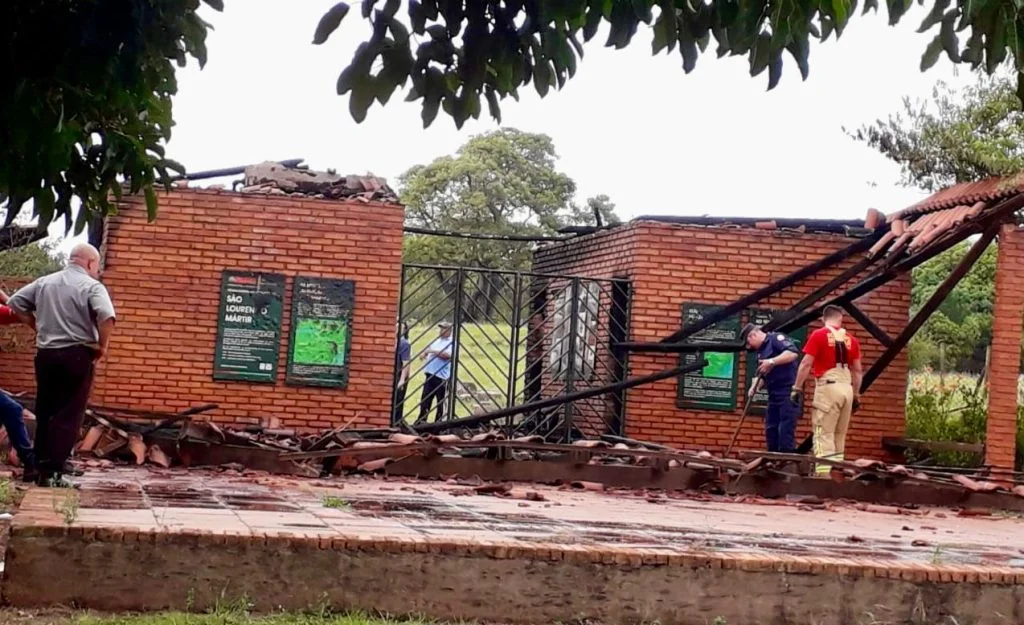 Incêndio destrói guarita e acervo histórico no Sítio Arqueológico de São Lourenço Mártir, em São Luiz Gonzaga