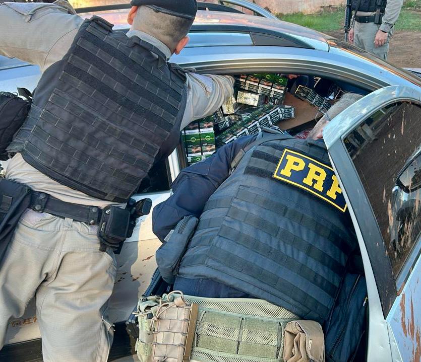 PRF e BM prendem contrabandista com 18 mil maços de cigarros em Roque Gonzales