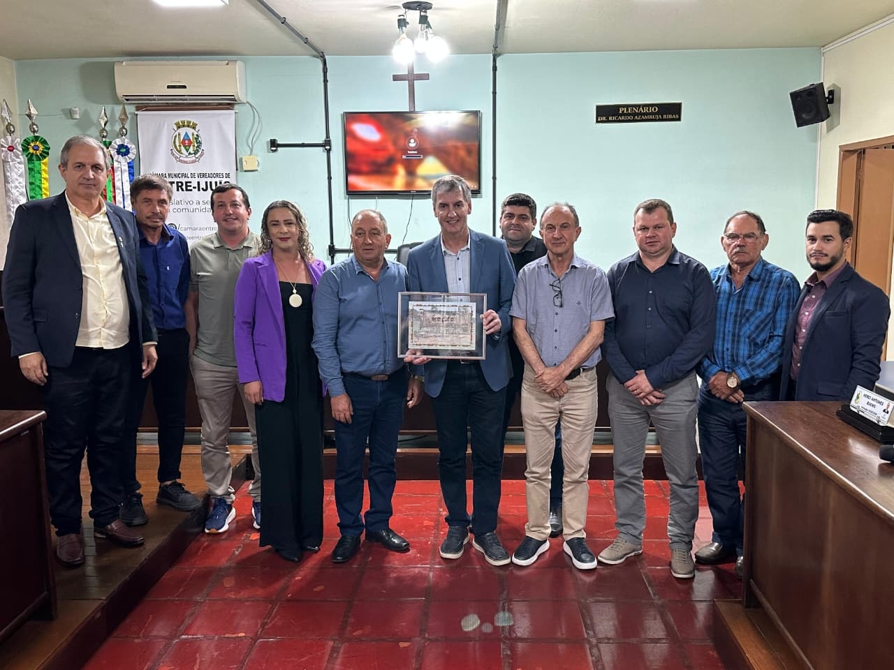 Câmara de Entre-Ijuís entrega Moção de Congratulação ao secretário da Cultura, deputado Eduardo Loureiro