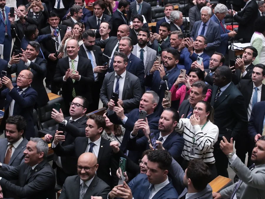 Como votaram os deputados do RS no projeto que reduz penas para condenados no 8 de Janeiro