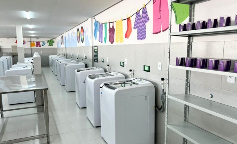 Lavar roupa de graça: governo anuncia 17 lavanderias públicas em todo o país