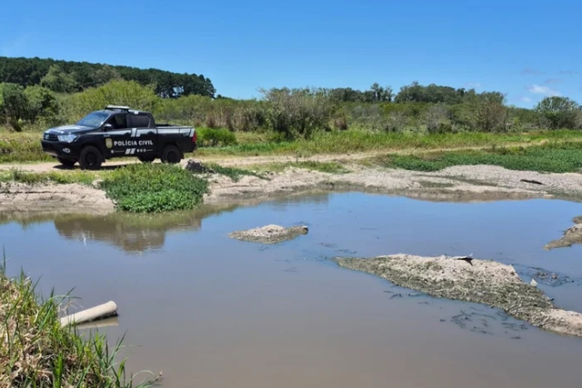 Pai é preso suspeito de matar o filho afogado em açude de Guaíba