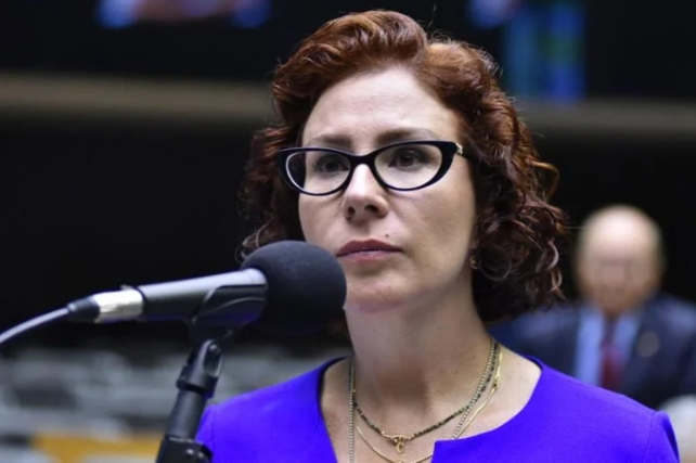 CCJ da Câmara deve analisar cassação de Carla Zambelli nesta terça-feira