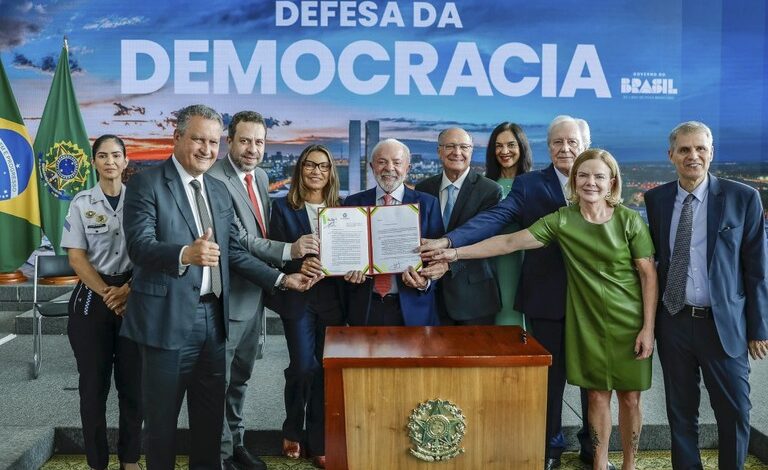 Lula veta projeto que reduzia penas de condenados por atos golpistas; texto pode voltar ao Congresso