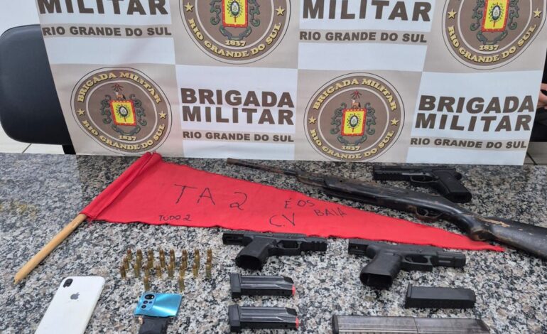 BM prende dupla por porte ilegal de arma de fogo no bairro João Goulart em Santo Ângelo