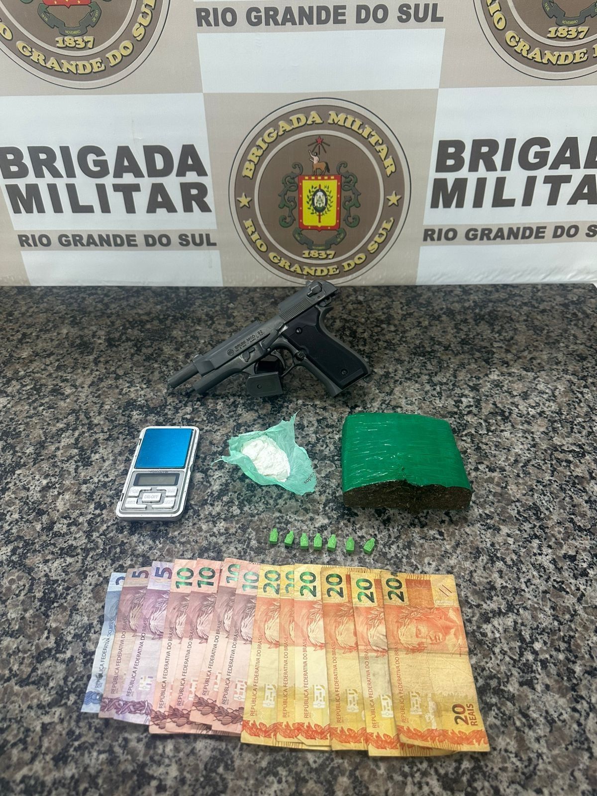 Mulher é presa por tráfico de drogas e posse ilegal de arma em Santo Ângelo