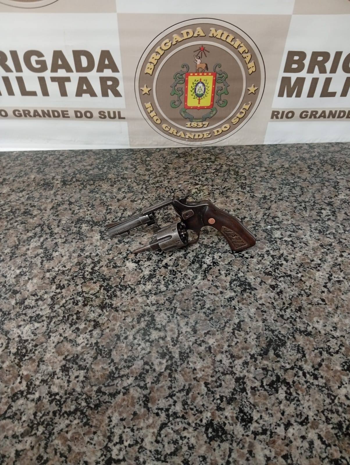 Brigada Militar apreende arma de fogo durante abordagem em Entre-Ijuís