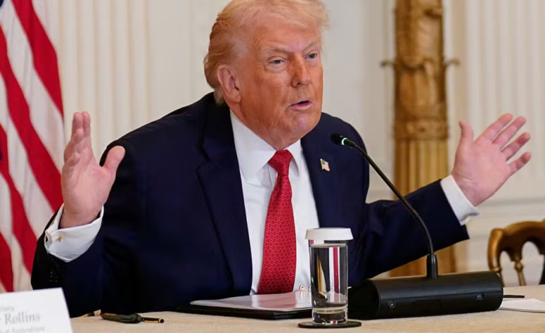 Trump ameaça impor tarifas a países que não apoiarem plano dos EUA para adquirir a Groenlândia