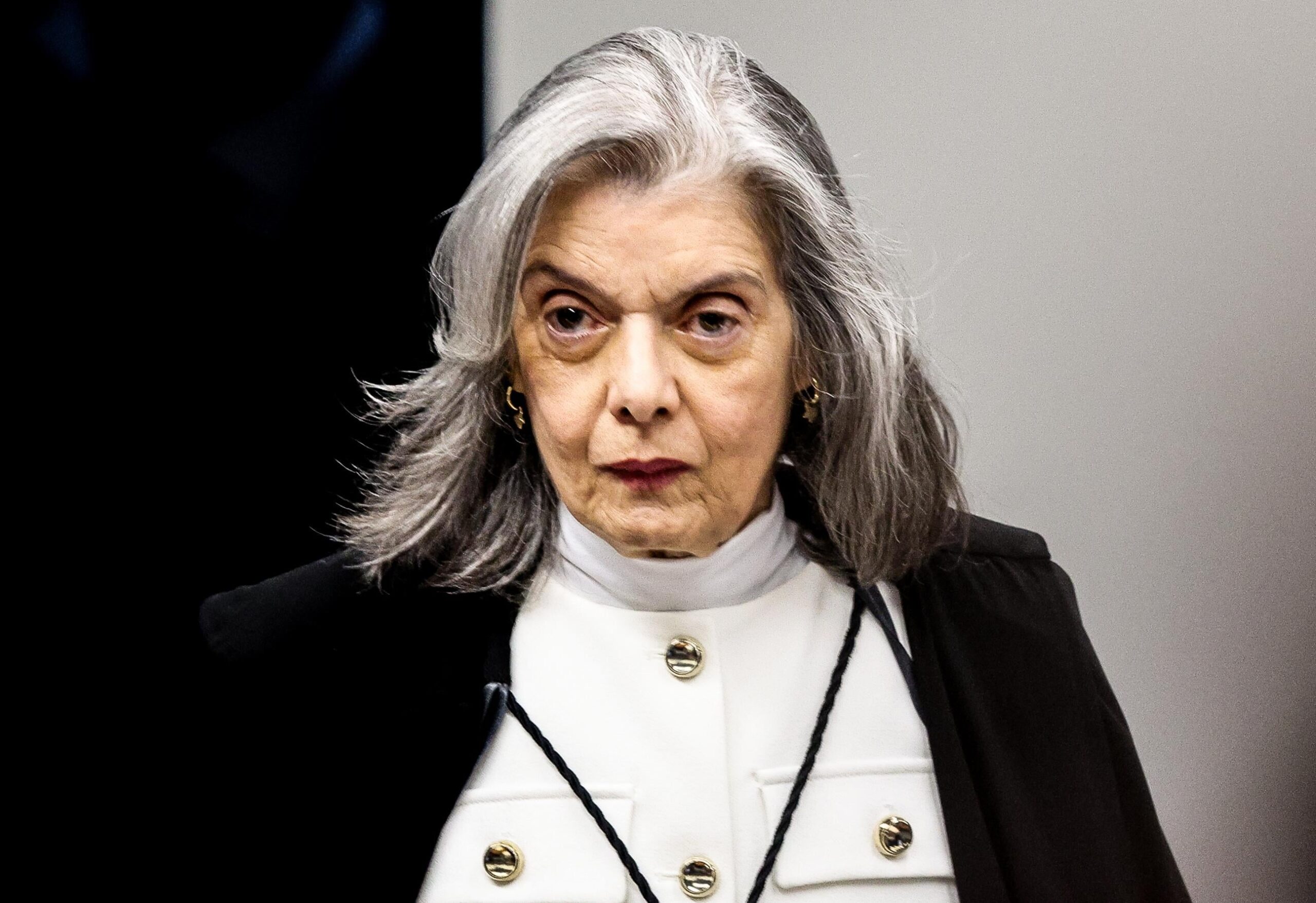 Cármen Lúcia pede eleições “sem pressões internas” e sinaliza desafios com a desinformação e IA