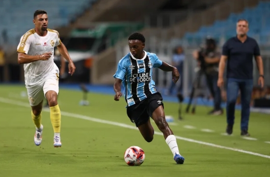 Grêmio leva golaço, é superado pelo São José e perde liderança do Grupo B do Gauchão