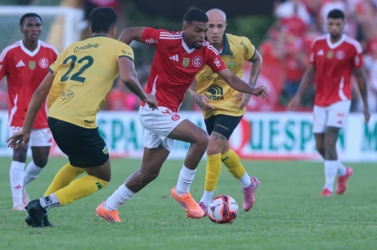 Inter leva virada no fim, é derrotado pelo Ypiranga e perde os 100% no Gauchão