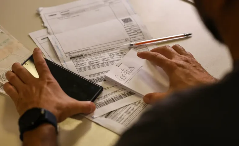 Salário mínimo de R$ 1.621 começa a ser pago nesta segunda