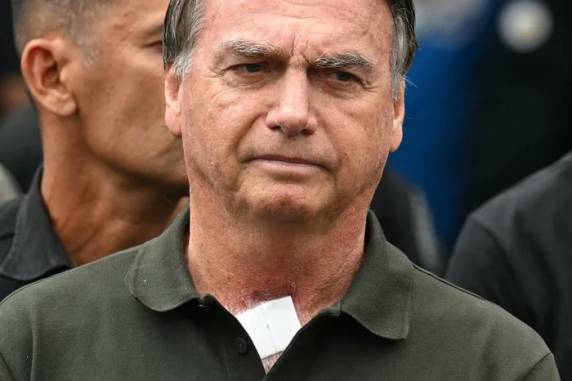 Superior Tribunal Militar dá 10 dias para Bolsonaro entregar defesa contra perda de patente