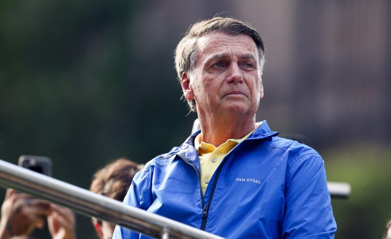 Bolsonaro e generais poderiam ir para presídio comum em caso de expulsão das Forças Armadas