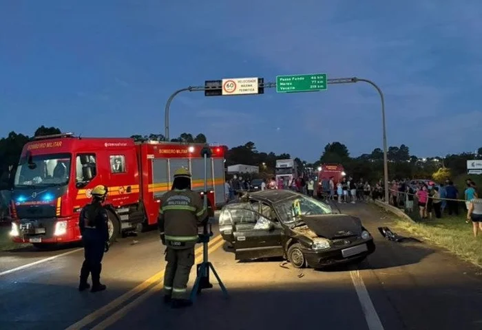 Pai e filha de um mês morrem em acidente na BR-285 em Carazinho