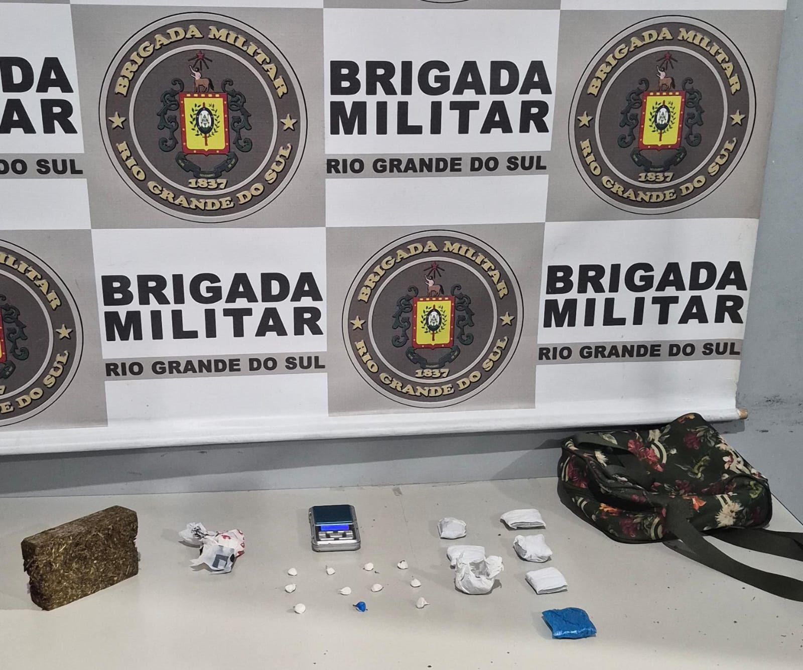 Mulher é presa por tráfico de drogas no bairro Ferroviário, em Ijuí