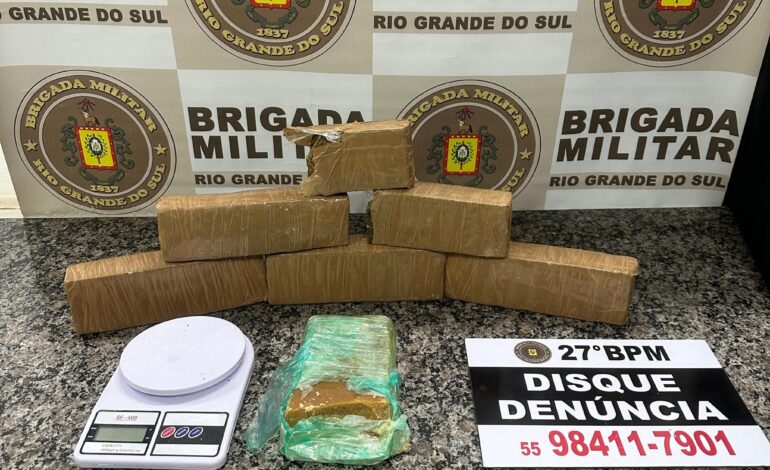 Mulher é presa por tráfico de drogas no bairro Casaroto em Santo Ângelo