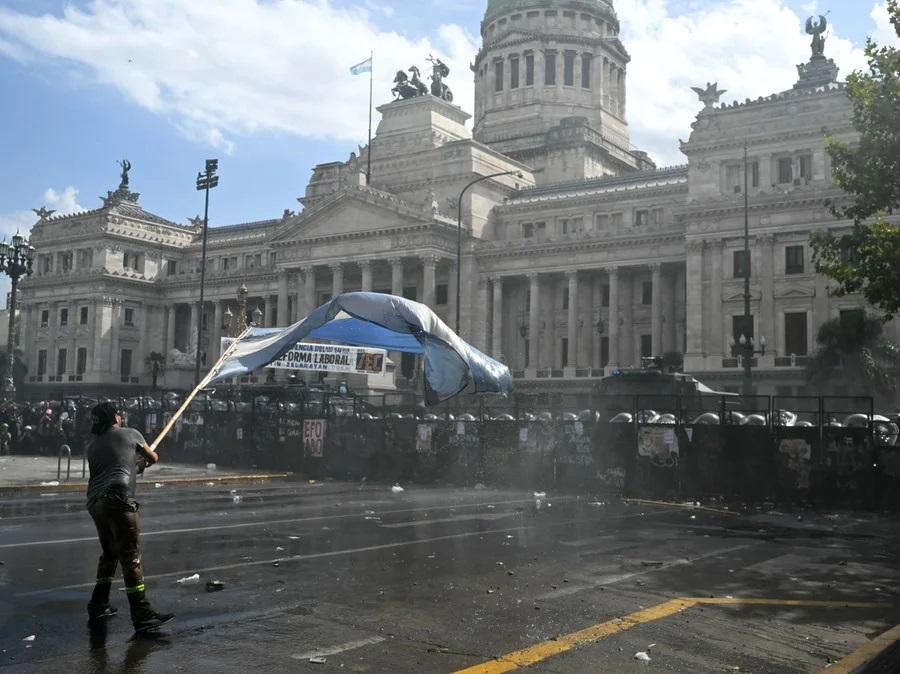 Câmara da Argentina aprova redução da maioridade para 14 anos
