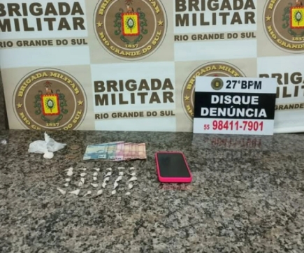 Dupla é presa por tráfico de drogas no Bairro Harmonia, em Santo Ângelo