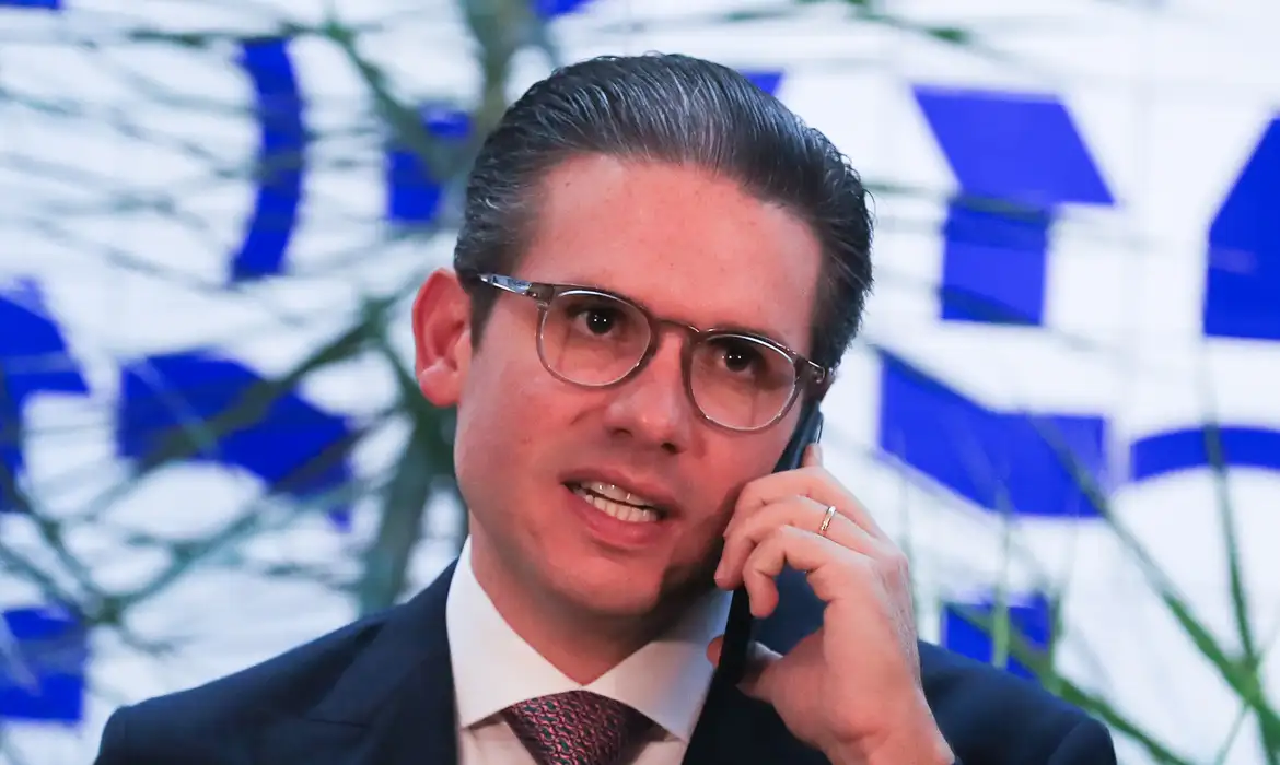 PEC que acaba com escala 6×1 é enviada à CCJ da Câmara