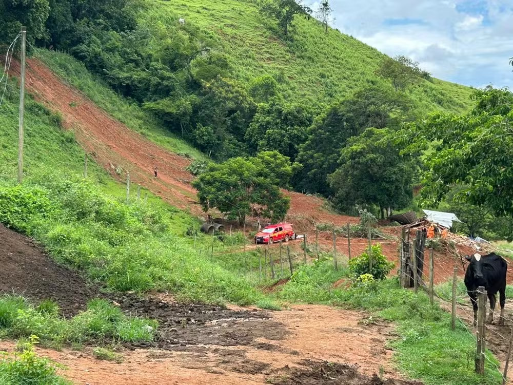 Quatro pessoas da mesma família morrem após deslizamento de terra em Eugenópolis (MG)