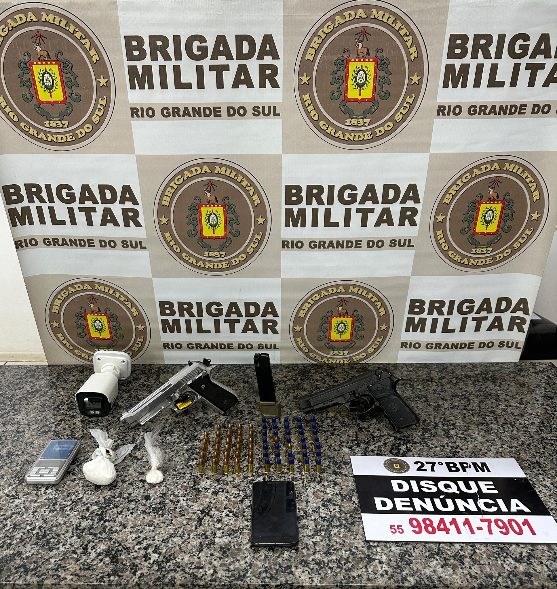 BM prende homem e apreende adolescente por tráfico de drogas e posse de arma em Santo Ângelo