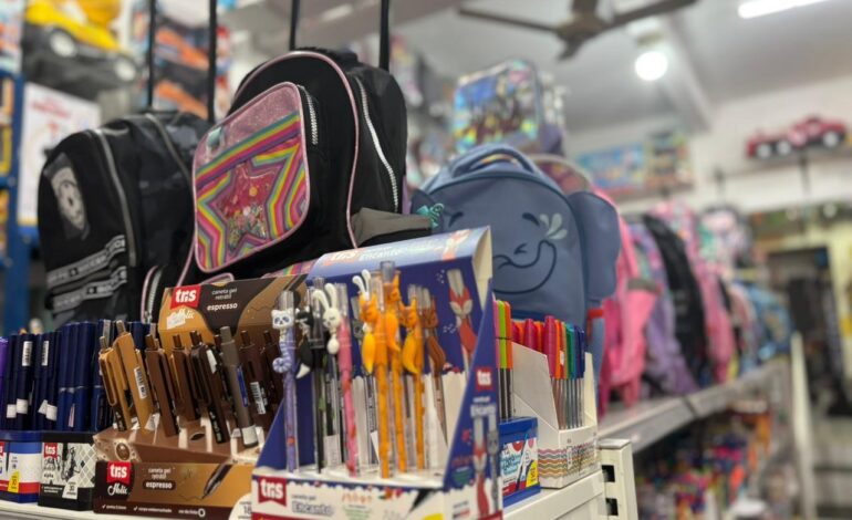 Procon de Santo Ângelo orienta consumidores sobre como economizar no material escolar