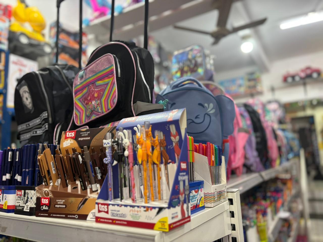 Procon de Santo Ângelo orienta consumidores sobre como economizar no material escolar