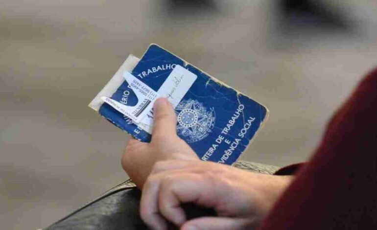 Pesquisa diz que 73% dos brasileiros apoiam fim da escala 6×1