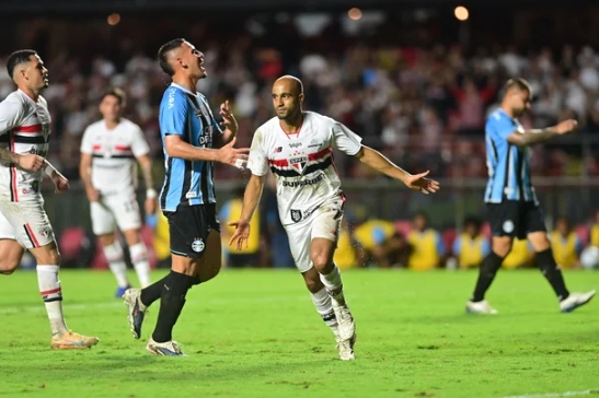 Grêmio perde para o São Paulo e segue sem pontuar fora de casa no Brasileirão