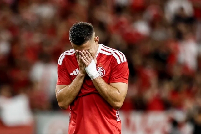 Inter perde para o Palmeiras no Beira-Rio e entra no Z-4 do Brasileirão