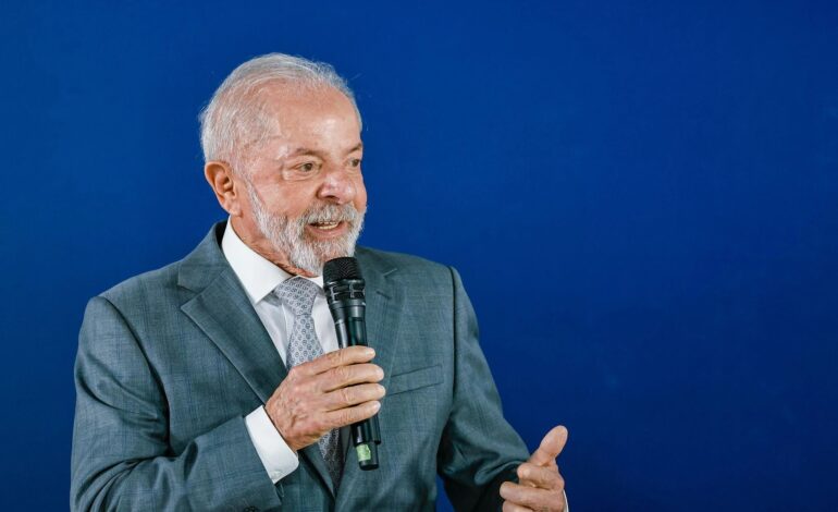 Lula sanciona reajuste para servidores do Legislativo e veta penduricalhos