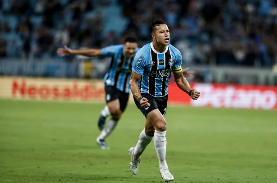 Grêmio bate o Atlético-MG e vence a segunda no Brasileirão